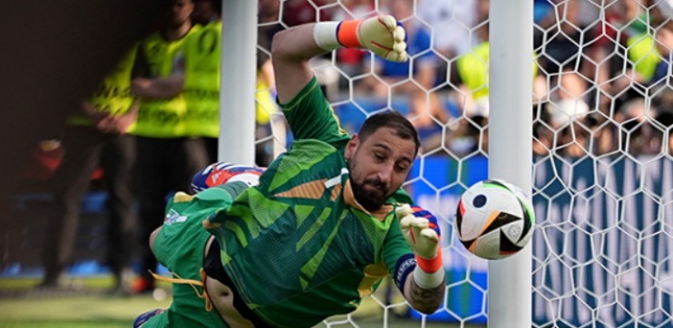 Euro : Donnarumma tout seul et punit par la Suisse !