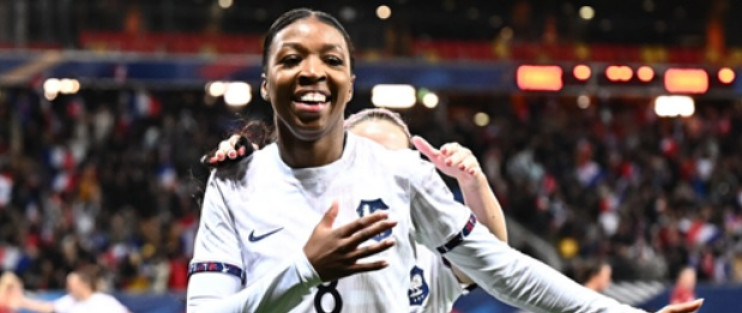 Des Bleues surprenantes, Geyoro buteuse ! 