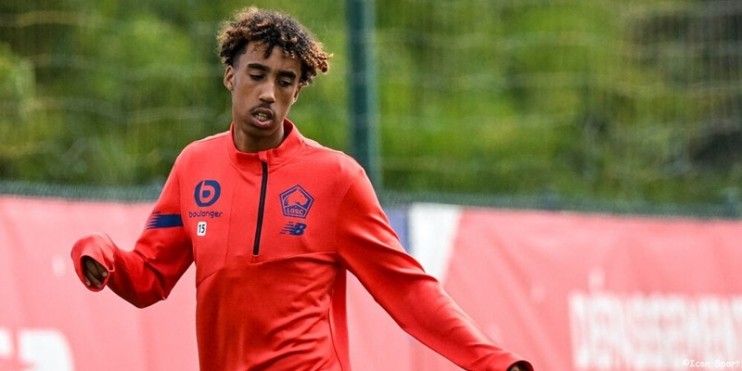 Le PSG a envoyé une délégation pour Leny Yoro !