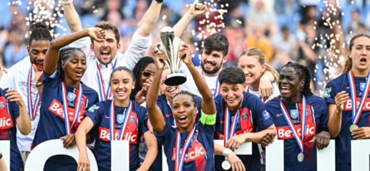 VIDEO : le PSG soulève le trophée ! 