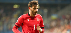 Kvaratskhelia rate un penalty et présente ses excuses