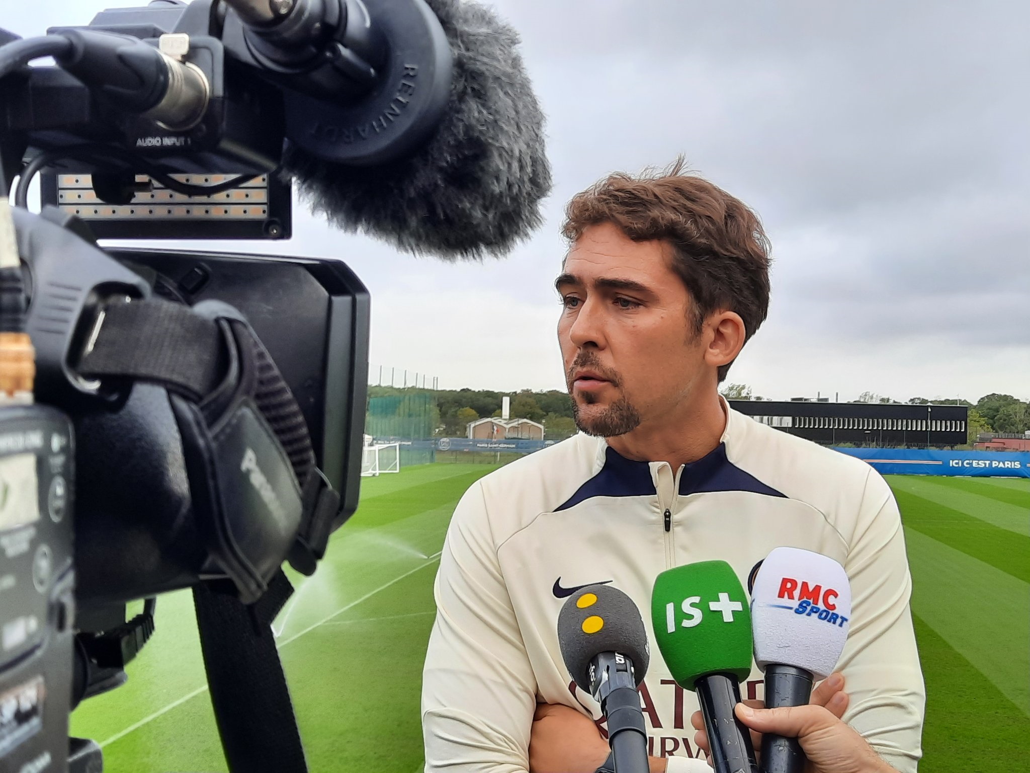 jocelyn-precheur-presentation-psg.jpg (639 KB)