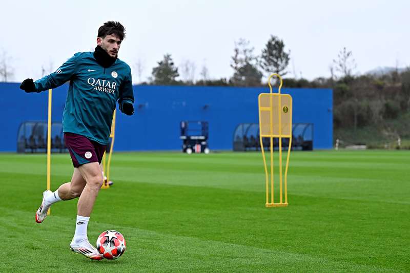 kvara-entrainement-campus-psg-1.jpg (37 KB)