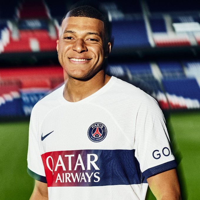 mbappe-maillot-exterieur-2023-2024.jpg (146 KB)