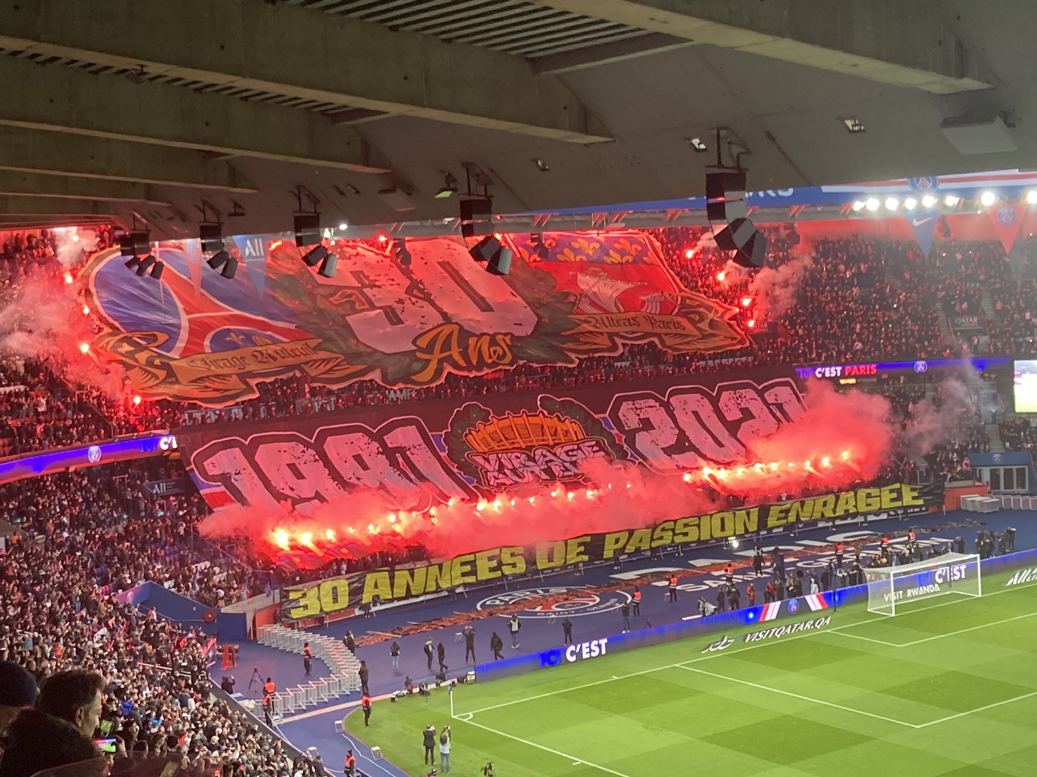 tifo-auteuil-embrasse-psg.jpg (477 KB)